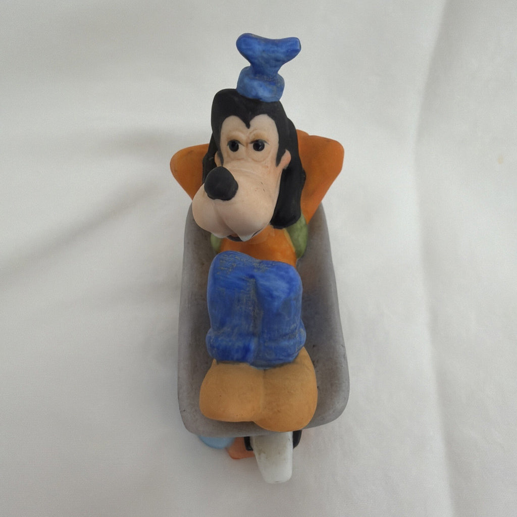 GOOFY in a Wheelbarrow Walt Disney Production  figurine VTG