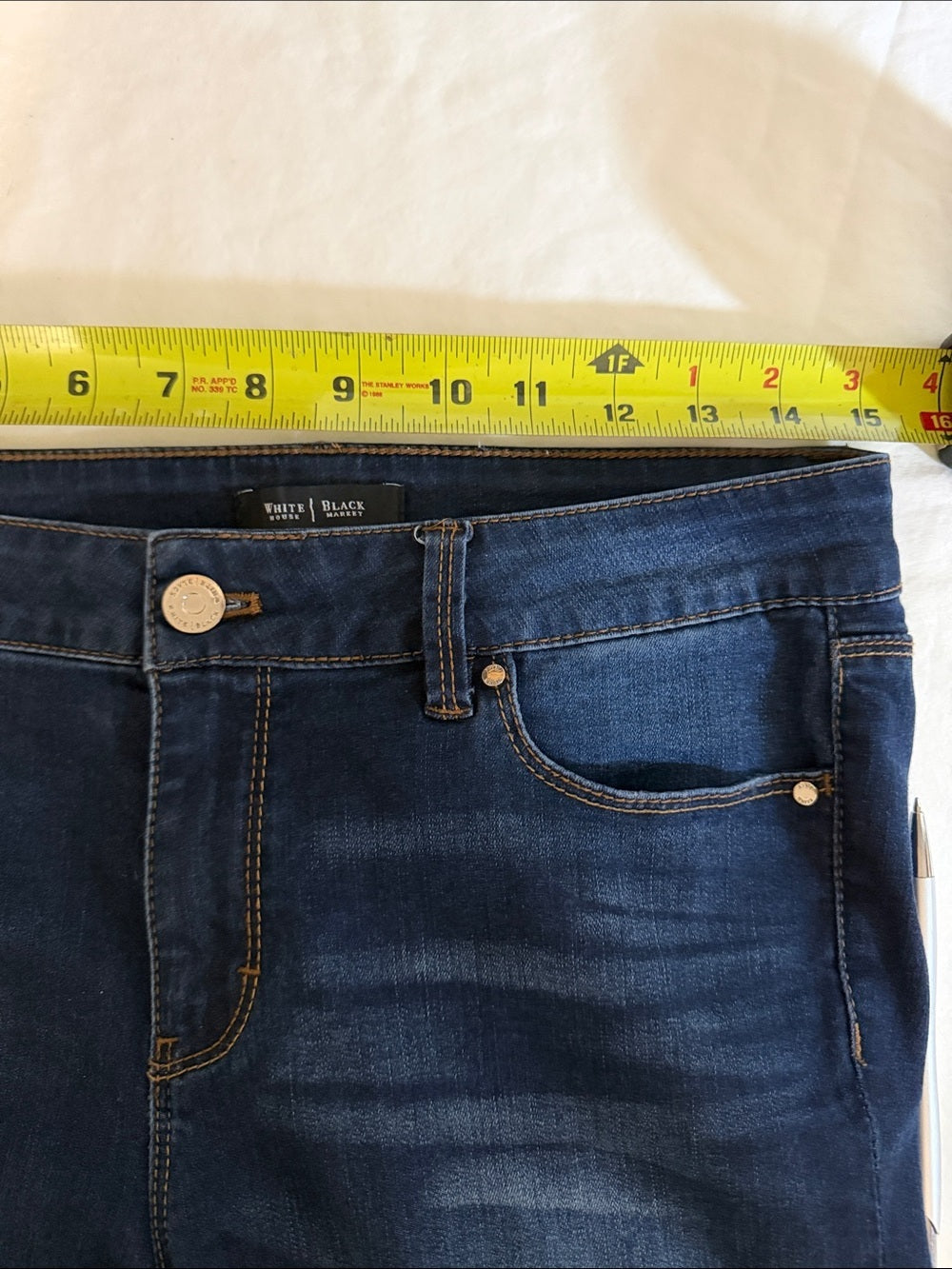 White House Black Market 4Reg Dark Blue Women's Distressed Stretch skinny Jeans