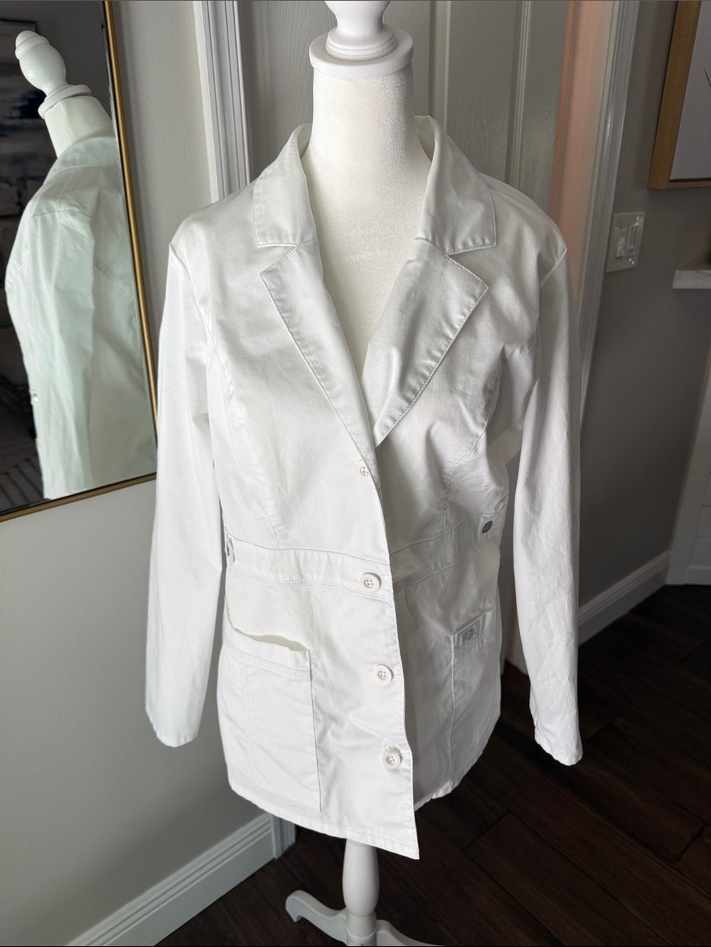 Dickies White Women's Lightweight Lab Nurse Dr aesthetician Jacket