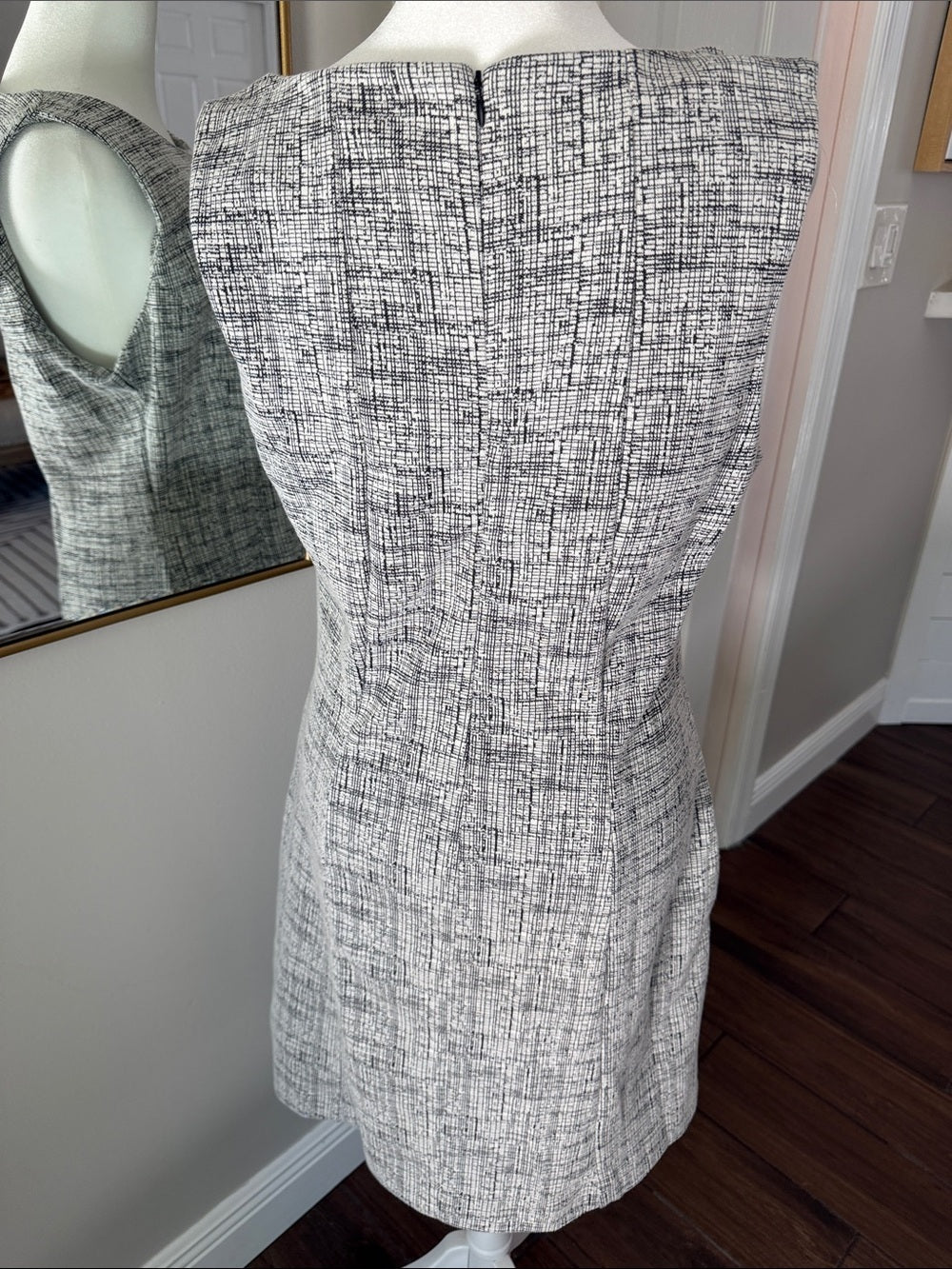 Tahari Sleeveless Black & White Textured Fit-and-Flare Dress SZ 10 NWT