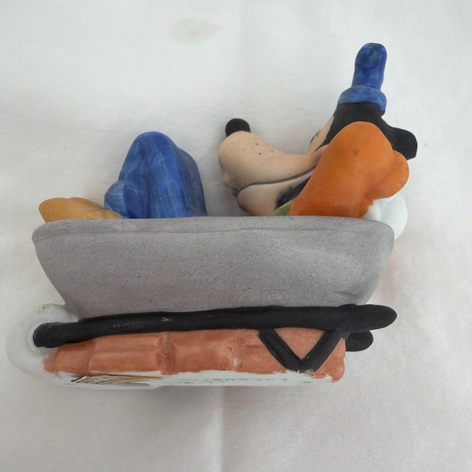 GOOFY in a Wheelbarrow Walt Disney Production  figurine VTG