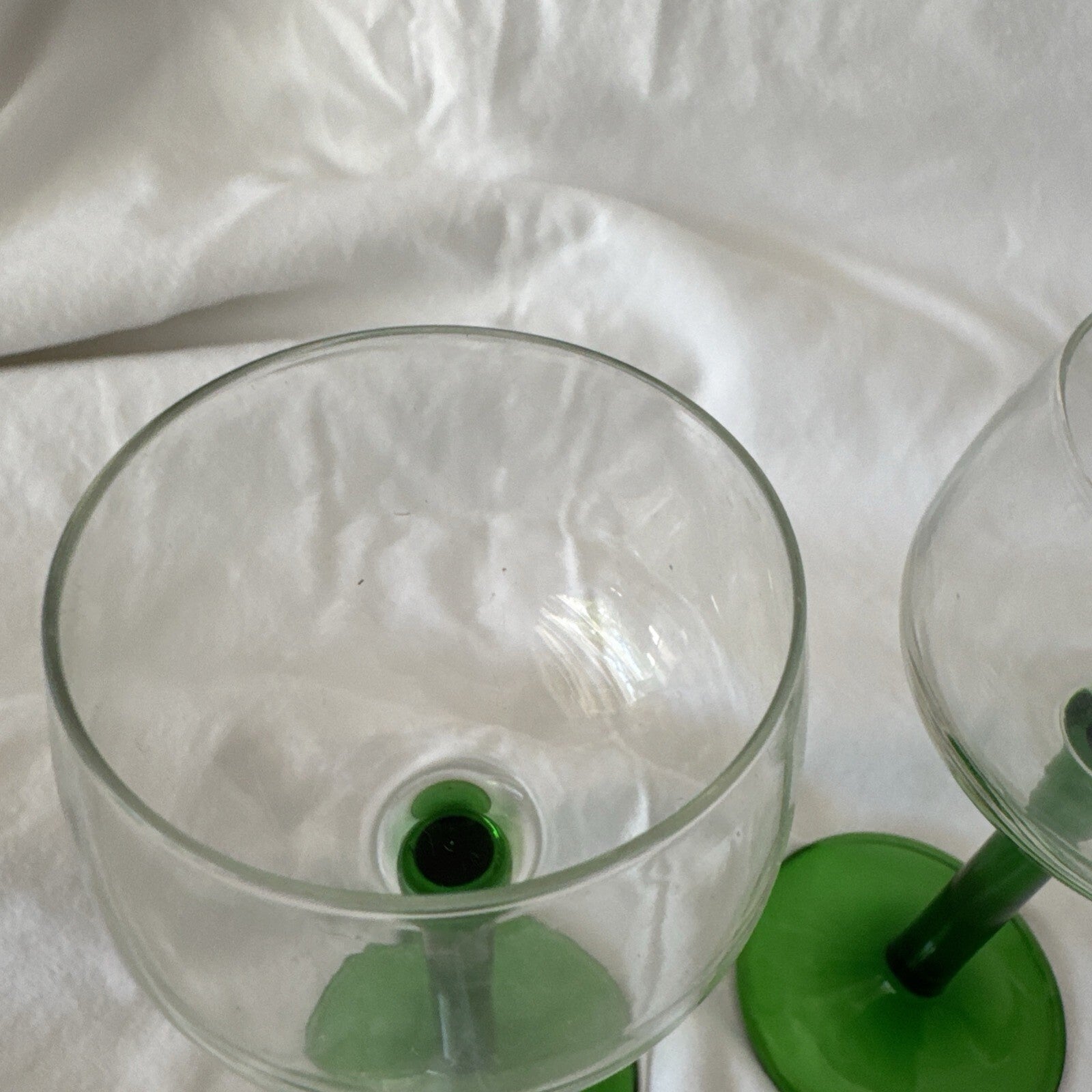Cristal D'Arques Durand Emerald Green Stem 7" Wine Glass France 1996 - Set of 2