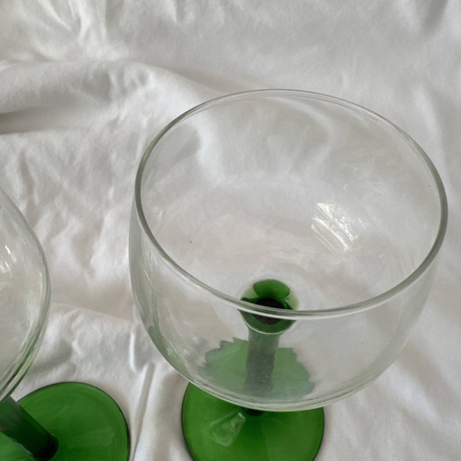 Cristal D'Arques Durand Emerald Green Stem 7" Wine Glass France 1996 - Set of 2