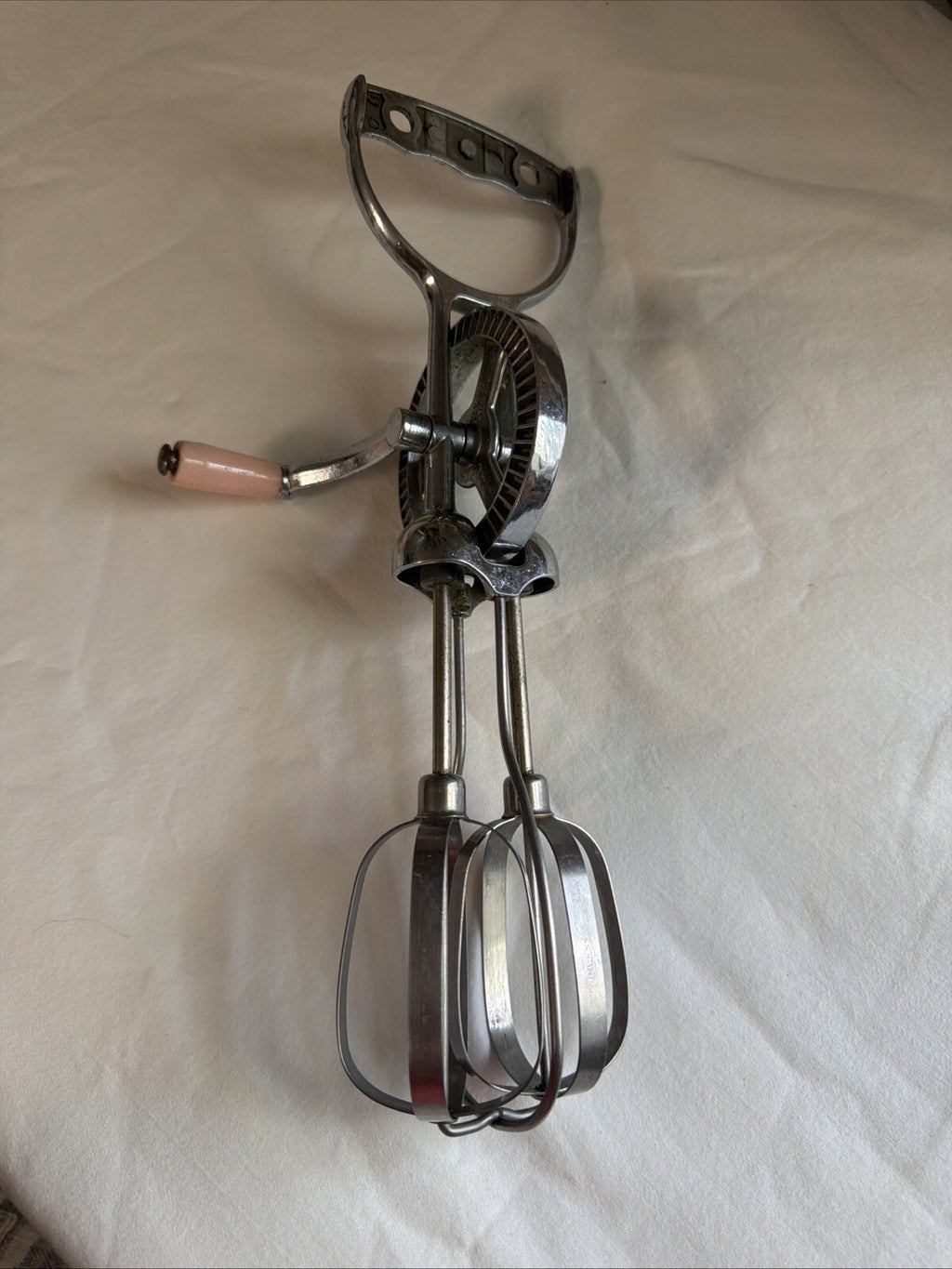 Turner Seymour Hand Mixer Beater Pink Offset Handle Torrington CT - Vintage