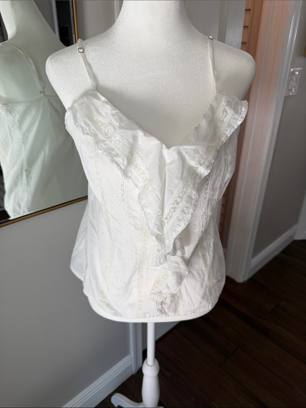 BCBG MAXAZRIA White Lace Ruffle Cami Top SM