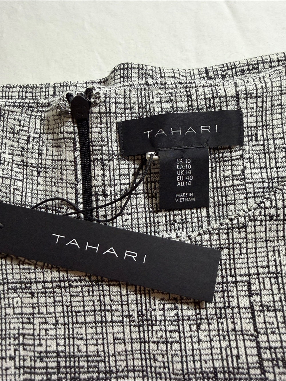 Tahari Sleeveless Black & White Textured Fit-and-Flare Dress SZ 10 NWT