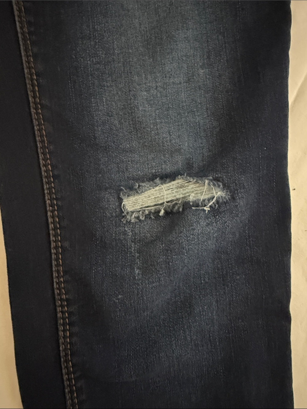 White House Black Market 4Reg Dark Blue Women's Distressed Stretch skinny Jeans