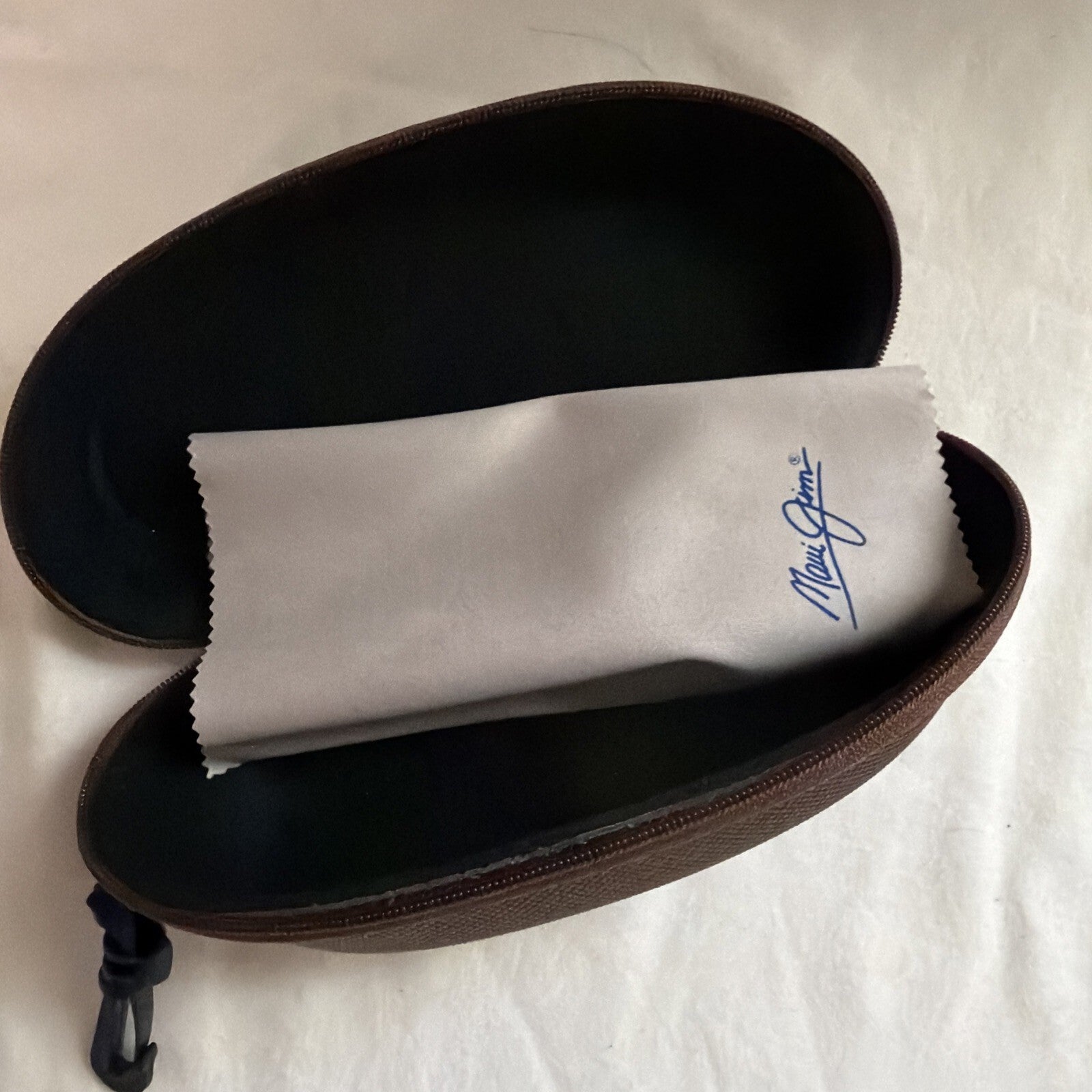 Maui Jim Hard Slim Clamshell Zippered Sunglasses Case w/ Belt Clip & cloth